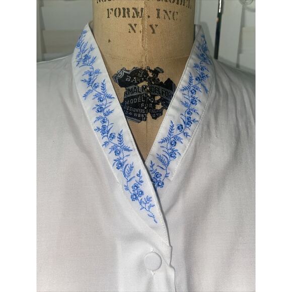 Pendleton Women's White Rayon Button Front Shirt Blouse LS With Embroidery Sz 6 - Picture 2 of 9
